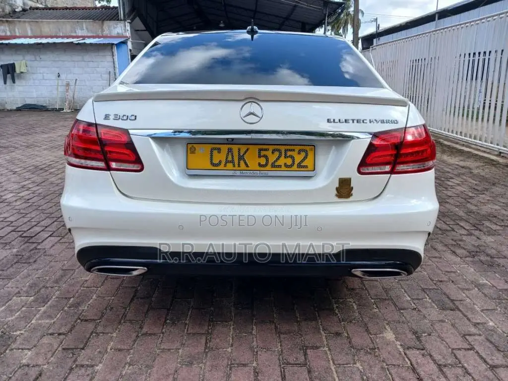 Mercedes-Benz E300 W212 Bluetec Hybrid 2015 Car (Used)