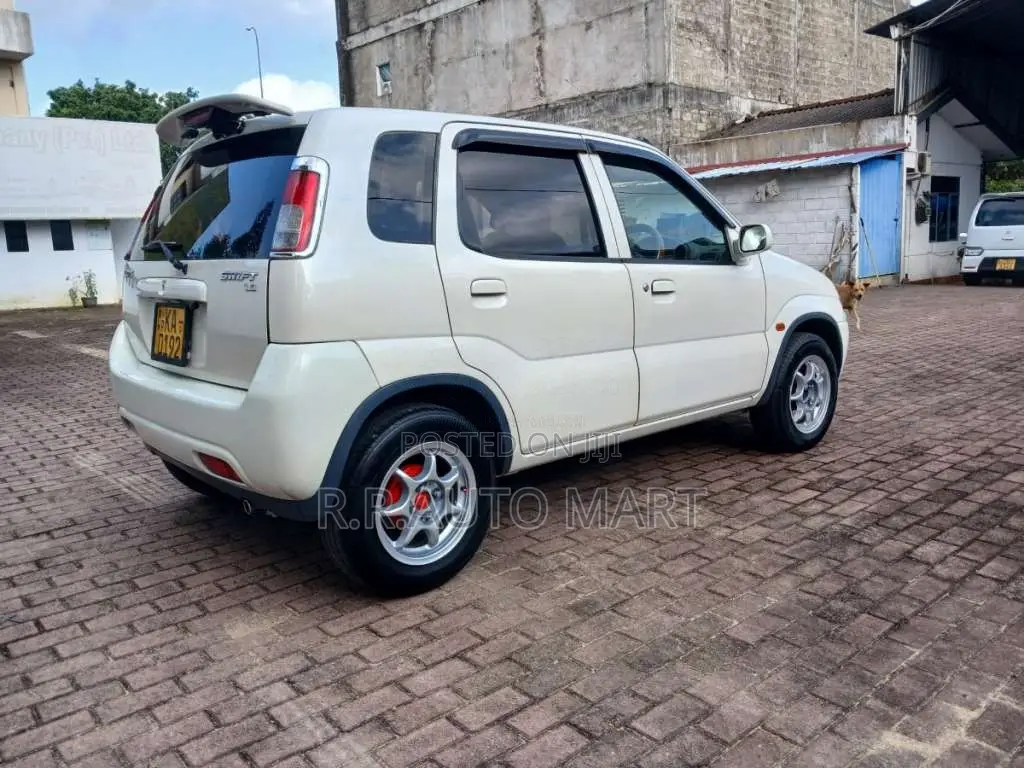 Suzuki Swift 2004 Car (Used)