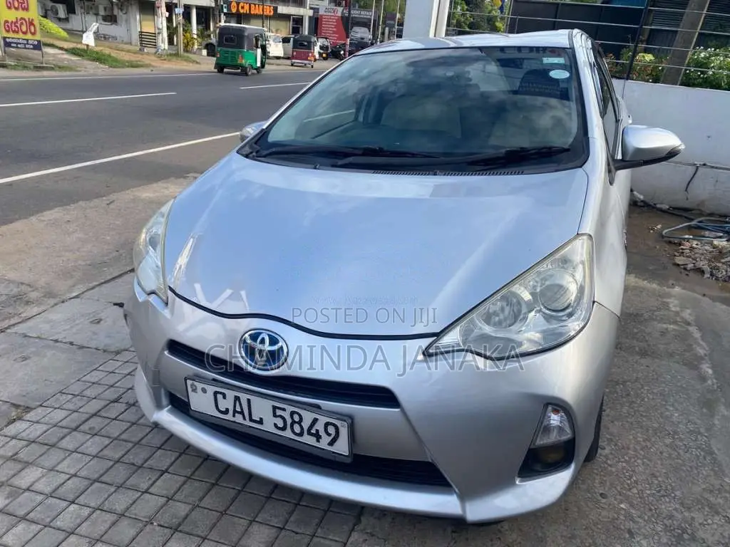 Toyota Aqua 2012 Car (Used)