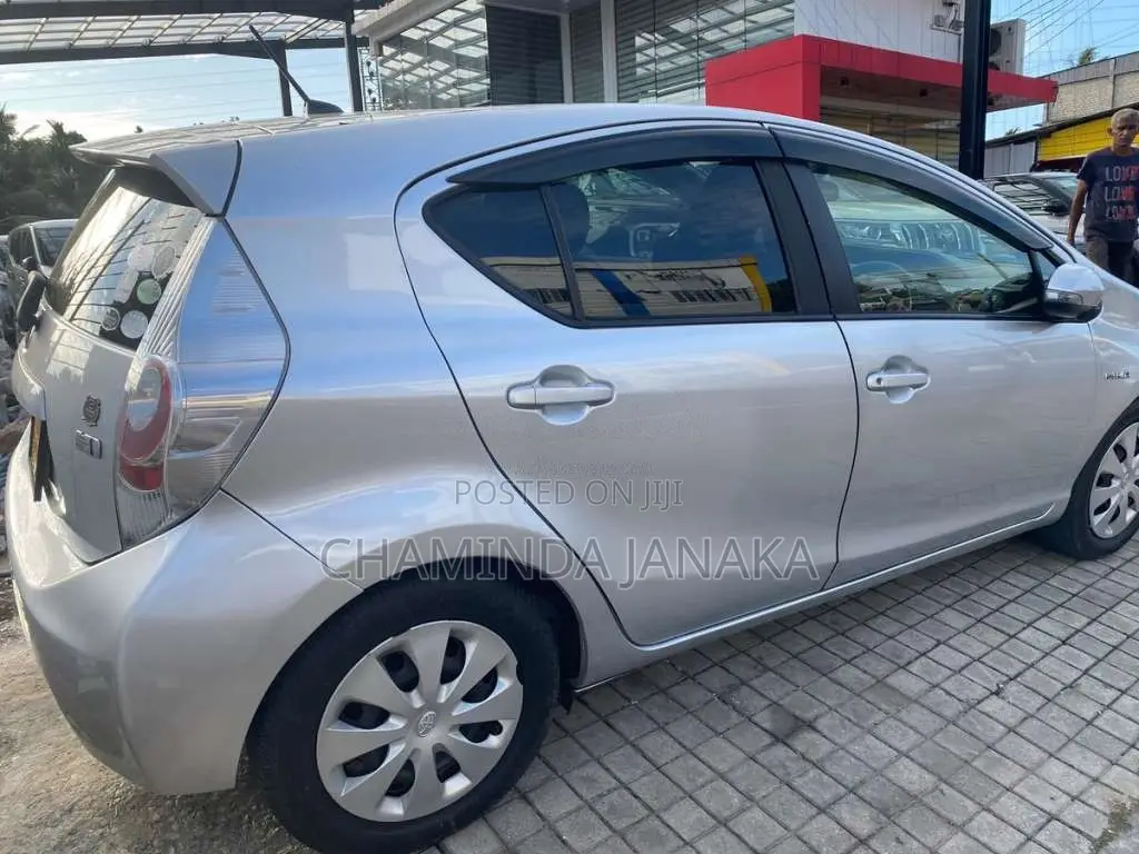 Toyota Aqua 2012 Car (Used)