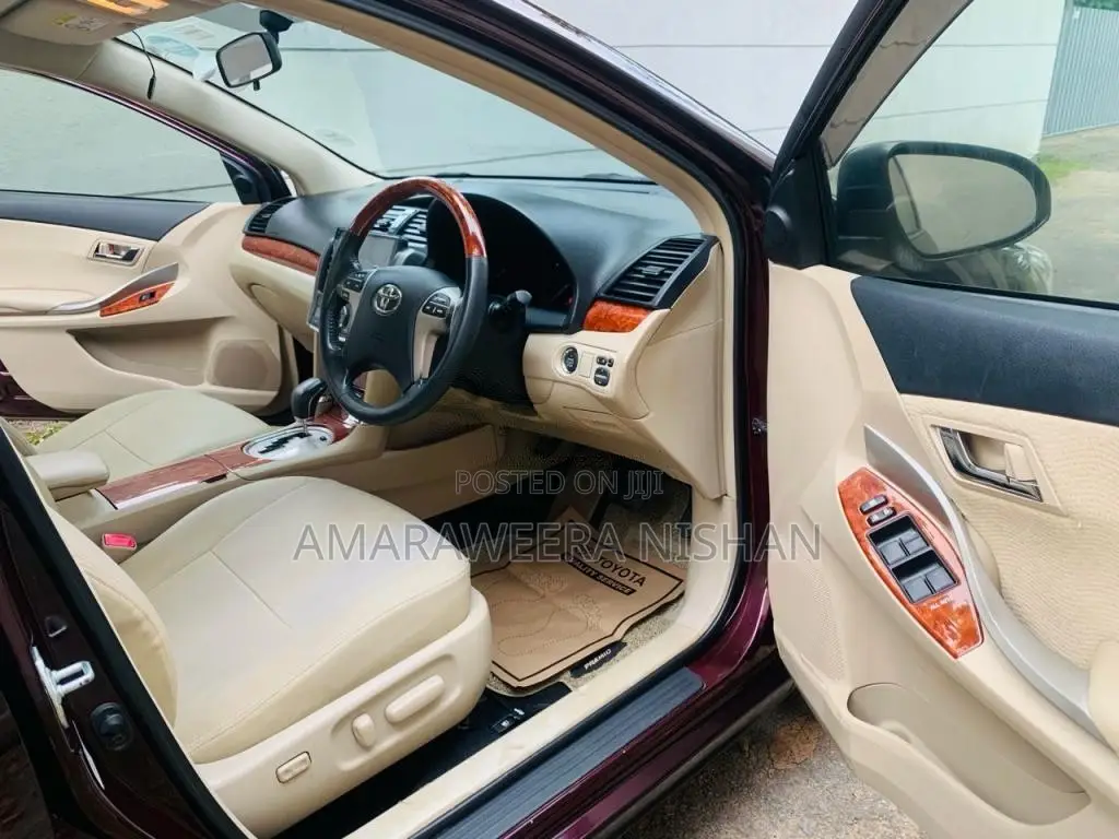 Toyota Premio 2013 Car (Used)