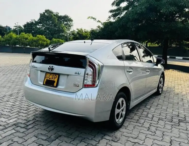 Toyota Prius G Grade 3rd Generation 2016 Car (Used)