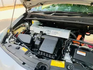 Toyota Prius G Grade 3rd Generation 2016 Car (Used)