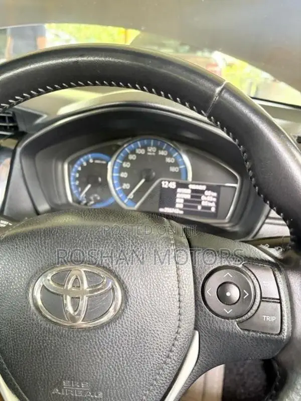 Toyota Vitz 2014 Car (Used)