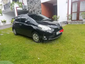 Toyota Vitz 2017 Car (Used)