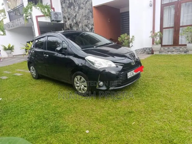 Toyota Vitz 2017 Car (Used)