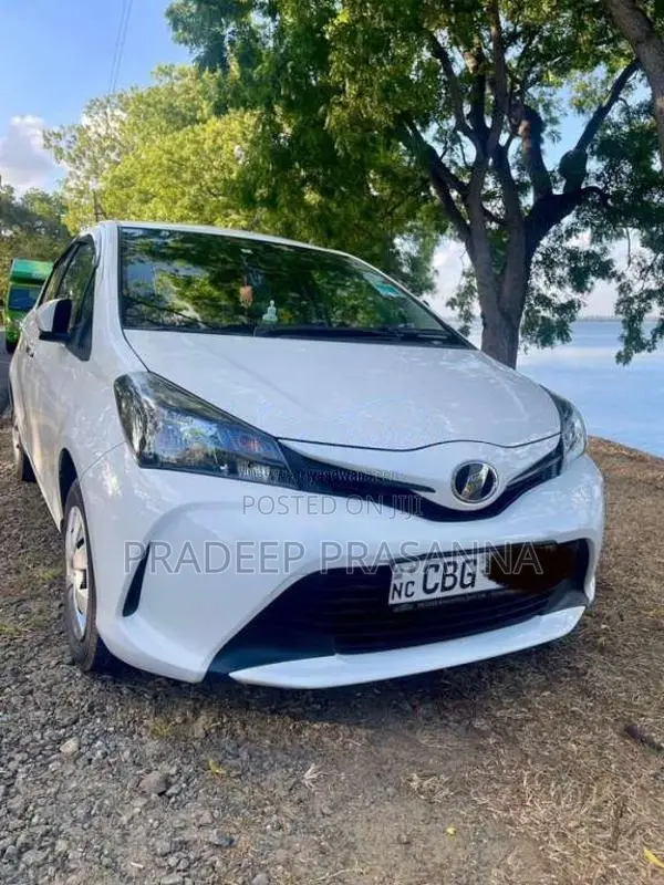 Toyota Vitz 2016 Car (Used)