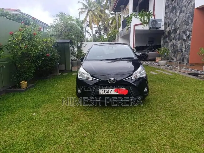 Toyota Vitz 2017 Car (Used)