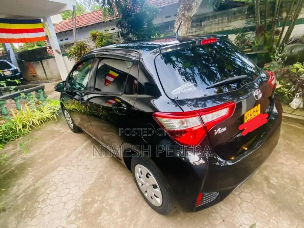 Toyota Vitz 2017 Car (Used)