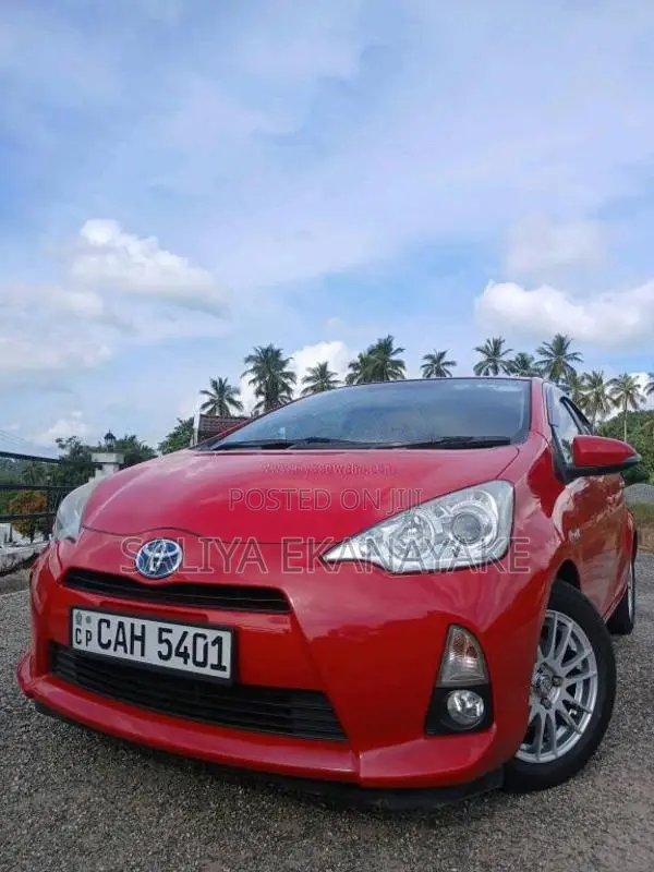 Toyota Aqua G Grade 2015 Car (Used)