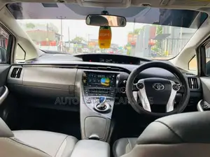 Toyota Prius 2011 Car (Used)