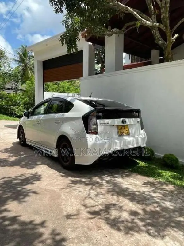 Toyota Prius 2012 Car (Used)