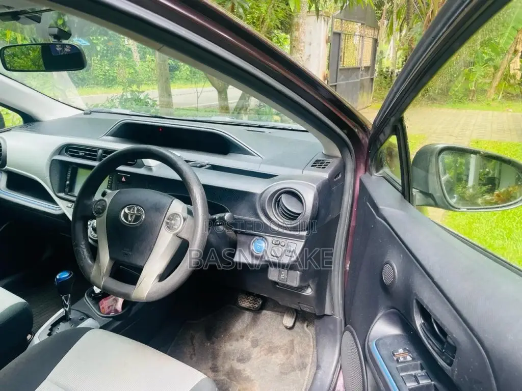 Toyota Aqua S 2014 Car (Used)