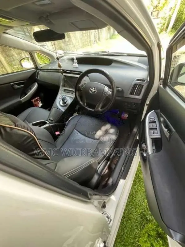 Toyota Prius 2012 Car (Used)