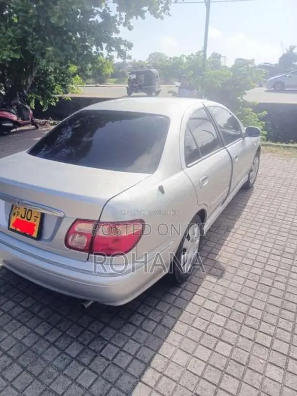 Nissan N16 2004 Car (Used)