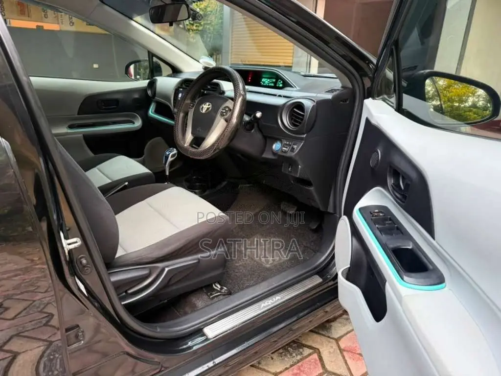 Toyota Aqua 2013 Car (Used)