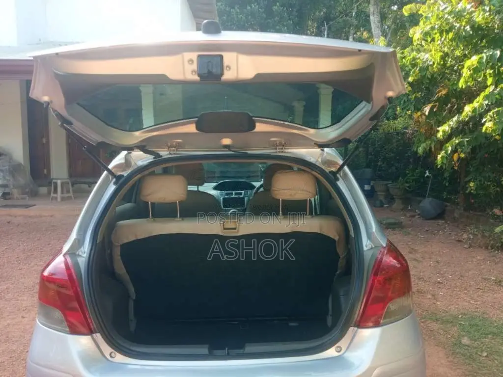 Toyota Vitz 2008 Car (Used)