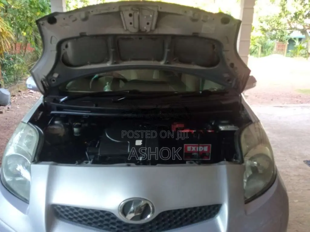 Toyota Vitz 2008 Car (Used)