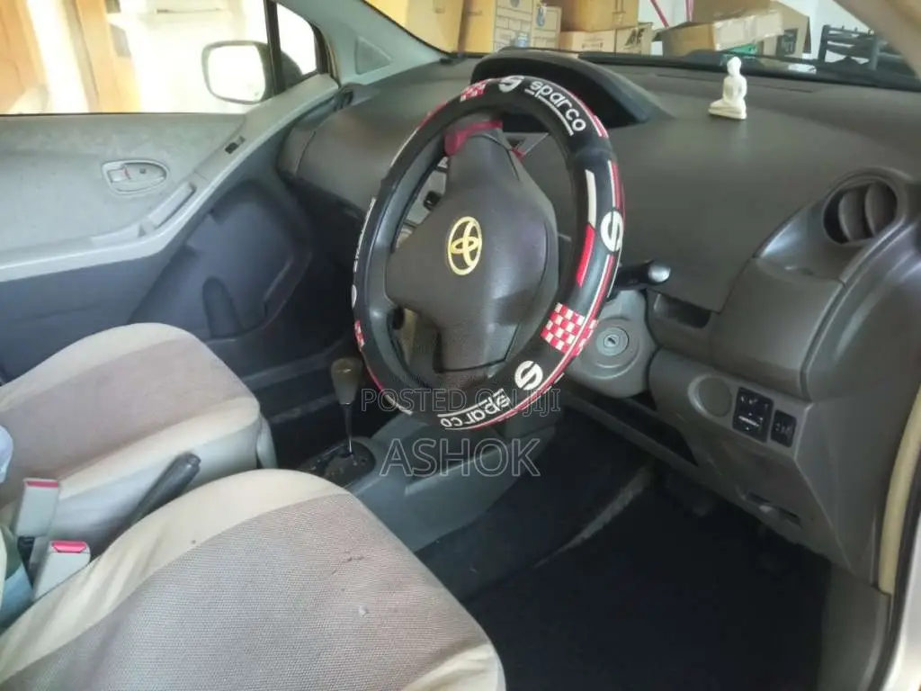 Toyota Vitz 2008 Car (Used)
