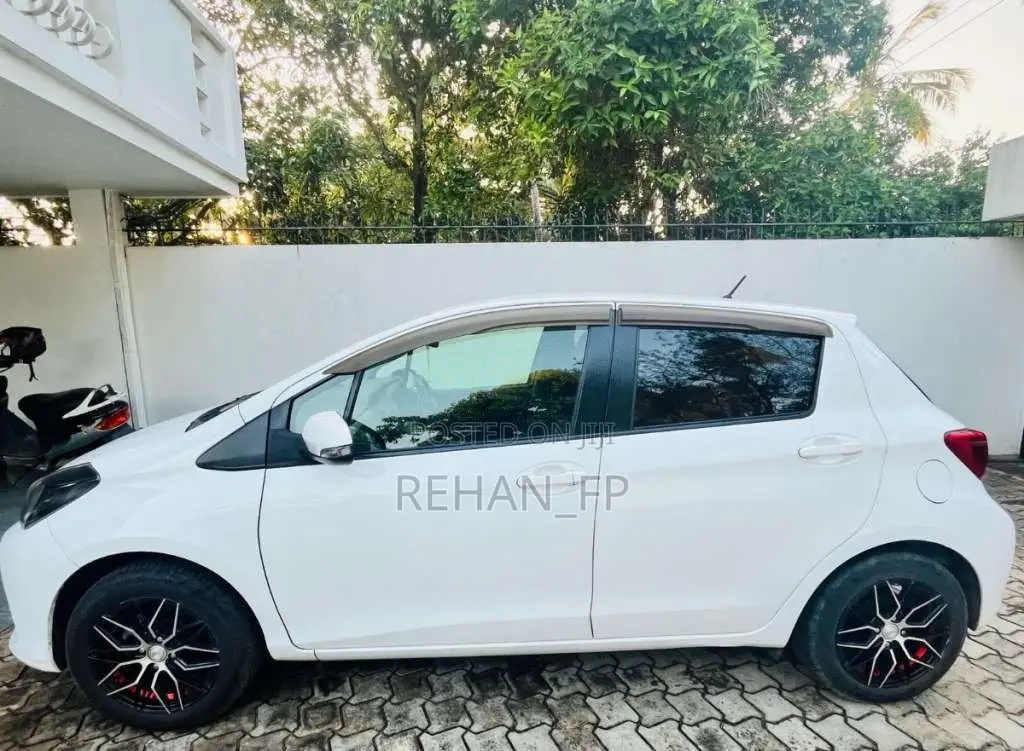Toyota Vitz 2016 Car (Used)