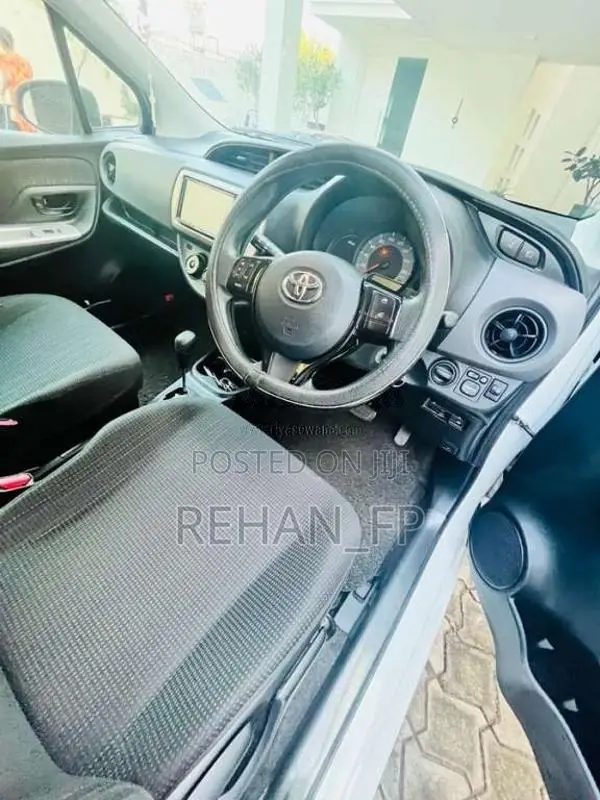 Toyota Vitz 2016 Car (Used)