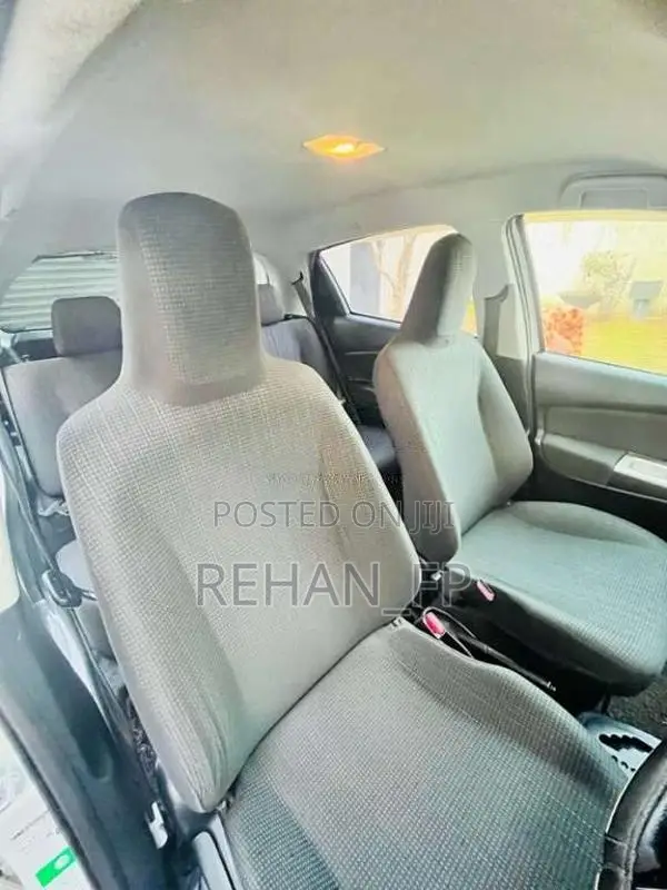 Toyota Vitz 2016 Car (Used)