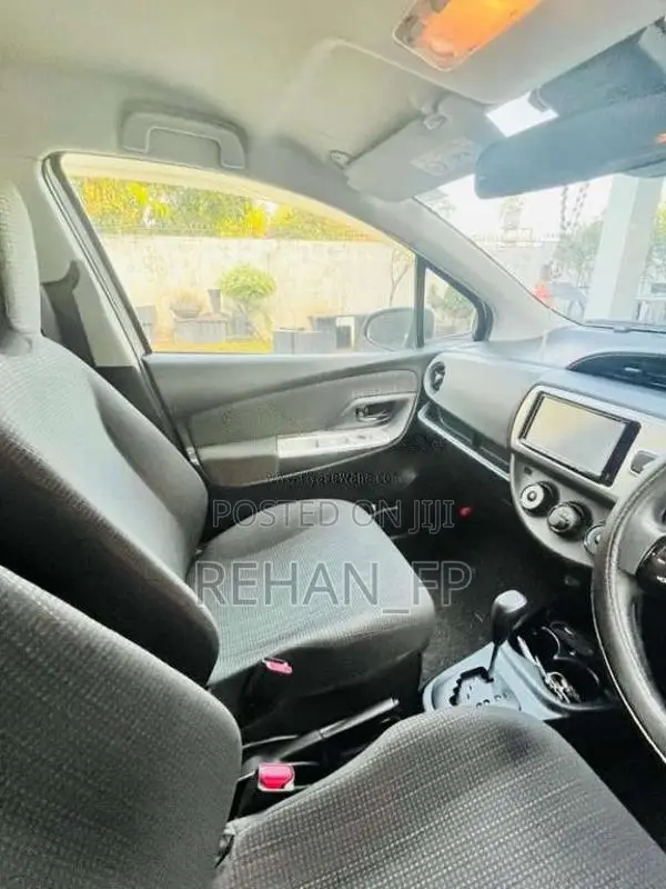 Toyota Vitz 2016 Car (Used)