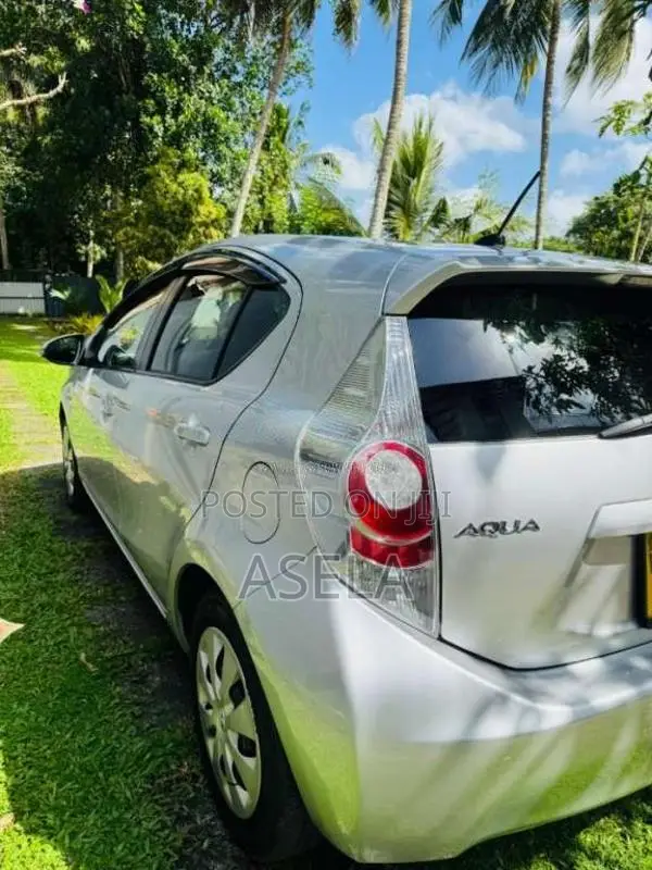 Toyota Aqua 2013 Car (Used)