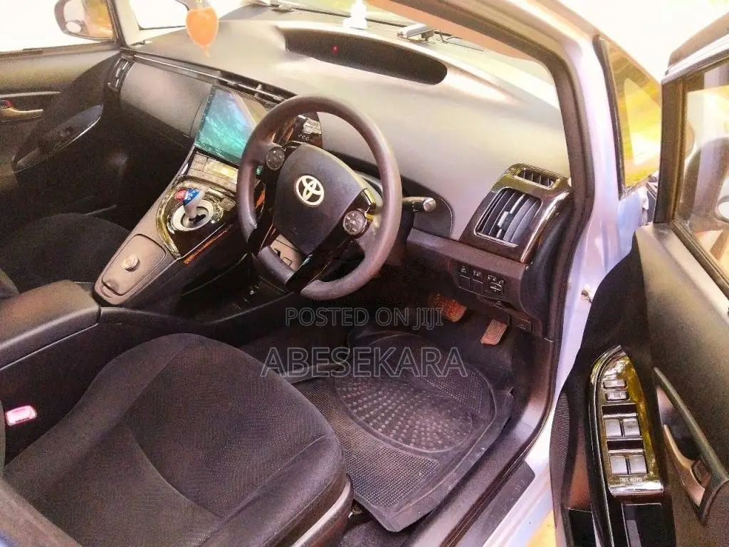 Toyota Prius 2012 Car (Used)