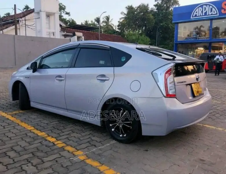 Toyota Prius 2012 Car (Used)