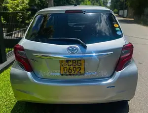 Toyota Vitz 2016 Car (Used)