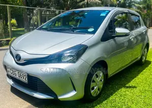 Toyota Vitz 2016 Car (Used)