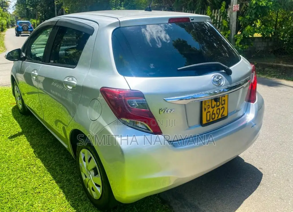 Toyota Vitz 2016 Car (Used)