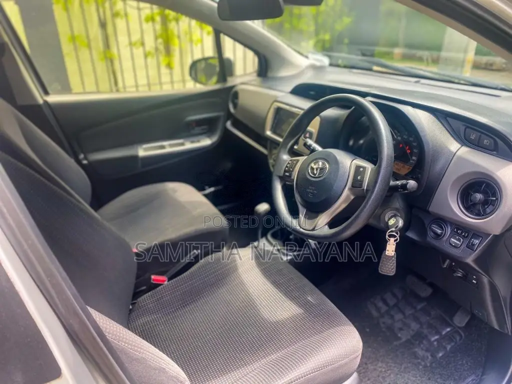 Toyota Vitz 2016 Car (Used)