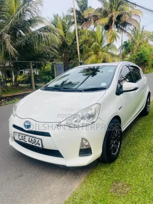 Toyota Aqua 2015 Car (Used)