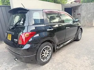Toyota IST 2003 Car (Used)