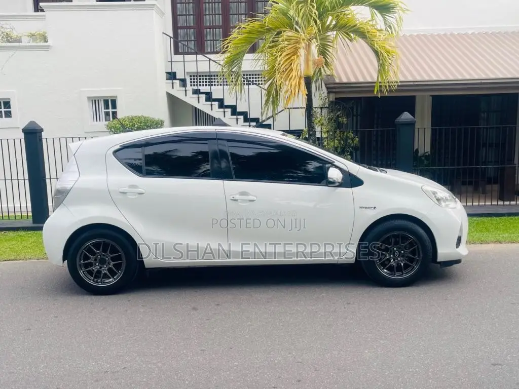Toyota Aqua 2015 Car (Used)