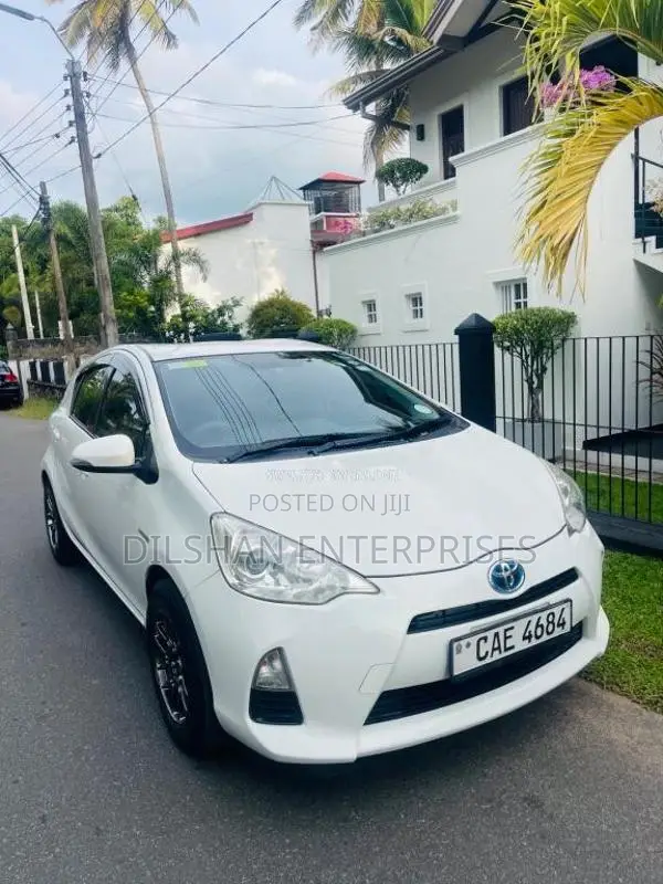 Toyota Aqua 2015 Car (Used)