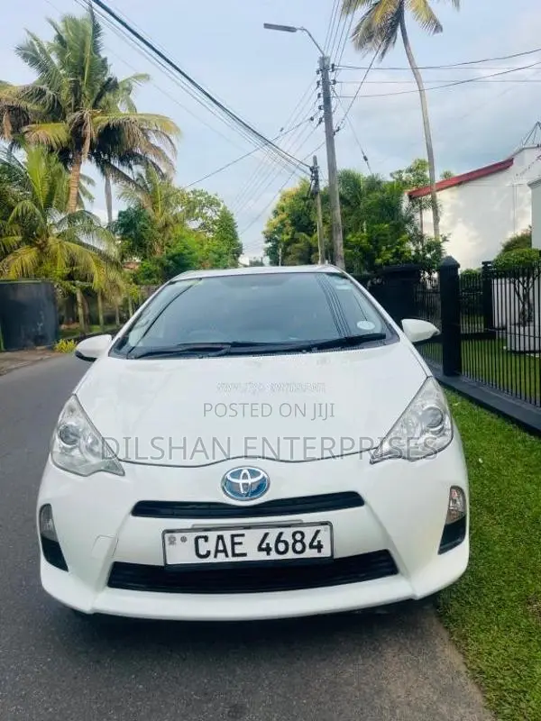 Toyota Aqua 2015 Car (Used)