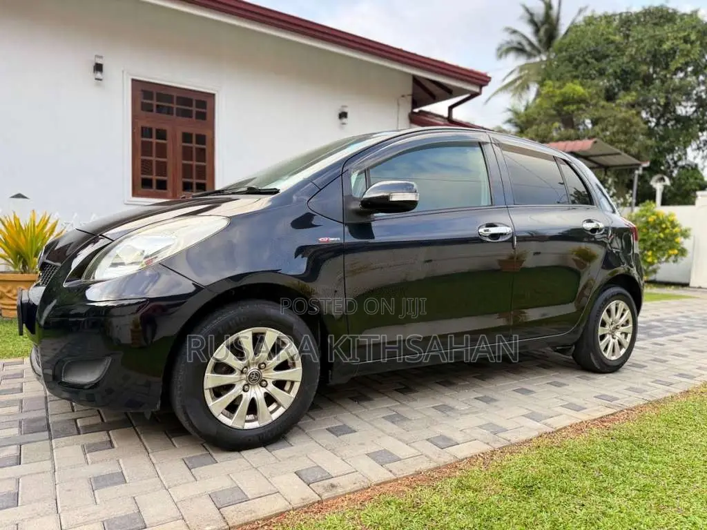 Toyota Vitz 2008 Car (Used)