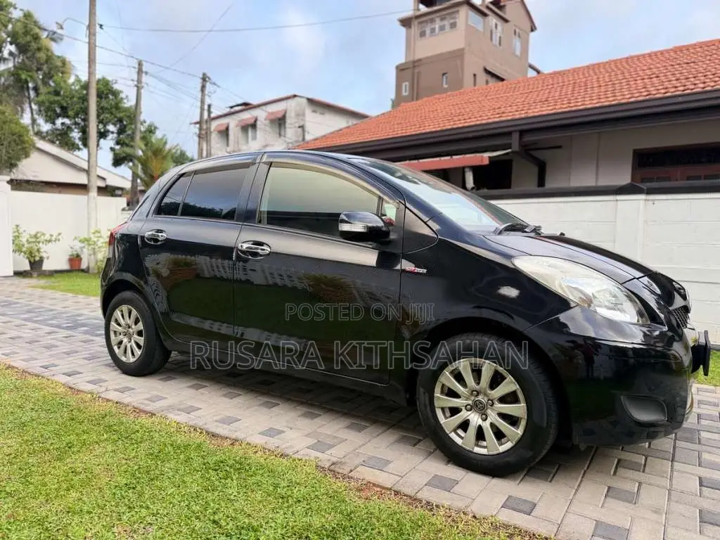 Toyota Vitz 2008 Car (Used)