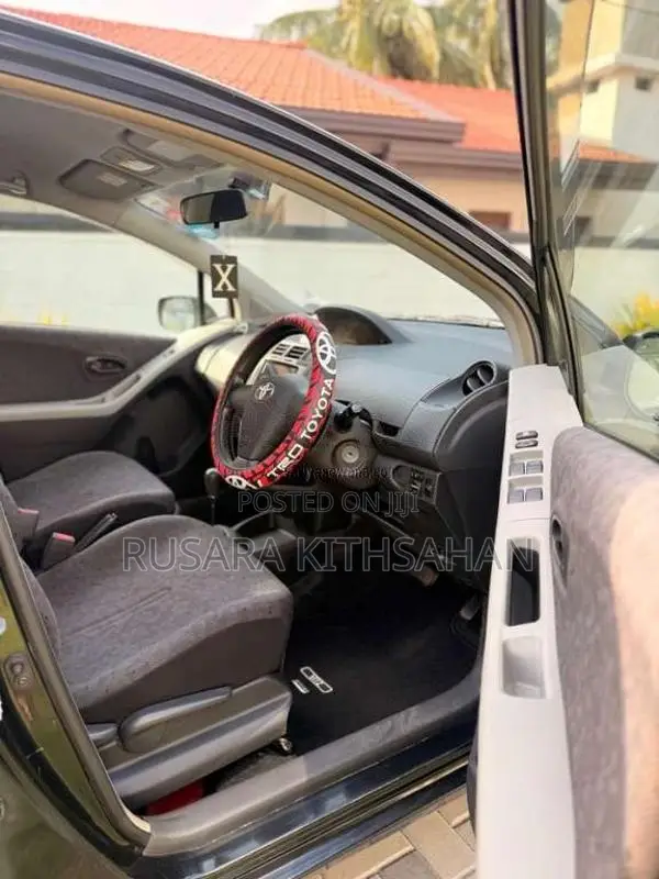 Toyota Vitz 2008 Car (Used)