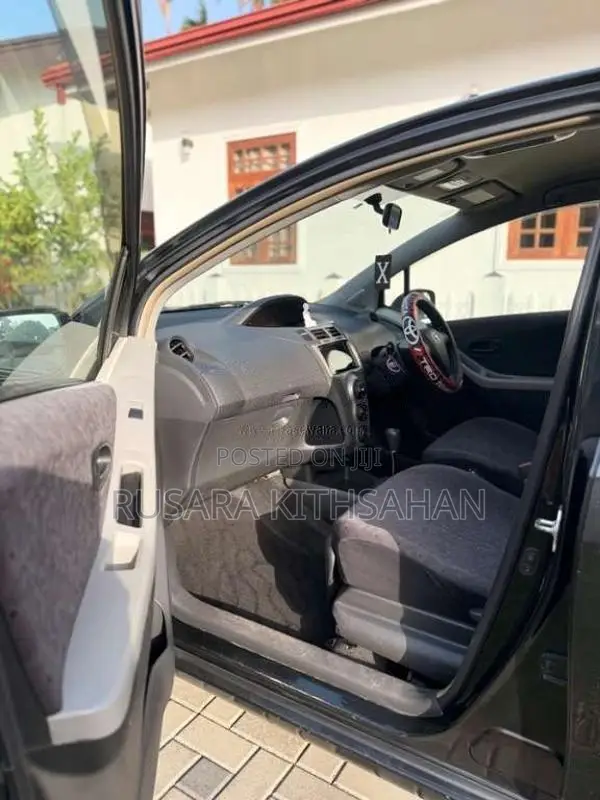Toyota Vitz 2008 Car (Used)