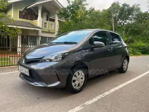 Toyota Vitz 2015 Car (Used)