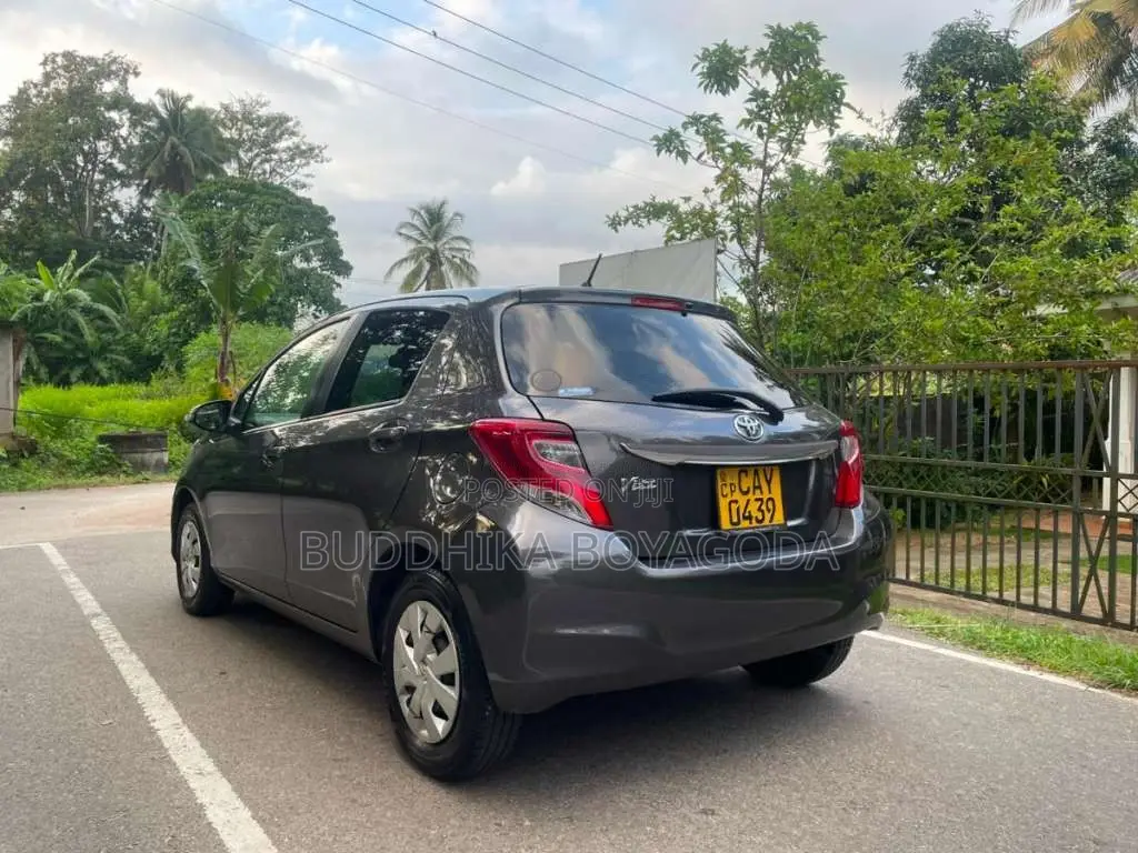 Toyota Vitz 2015 Car (Used)