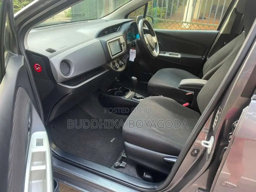 Toyota Vitz 2015 Car (Used)