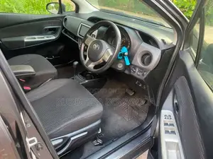 Toyota Vitz 2015 Car (Used)