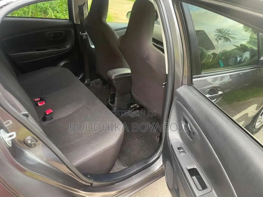 Toyota Vitz 2015 Car (Used)