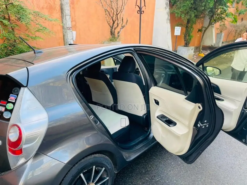 Toyota Aqua 2014 Car (Used)