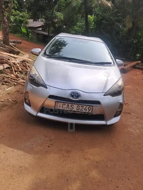 Toyota Aqua 2014 Car (Used)